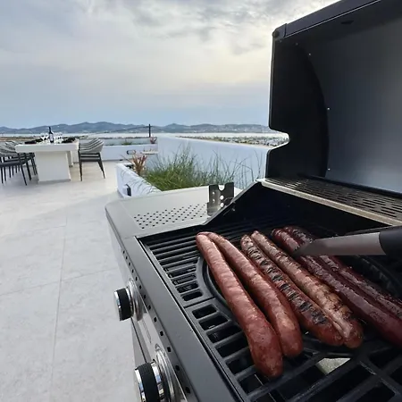 La Vie Est Belle 3 Luxury Bbq Jacuzzi&view Holiday home