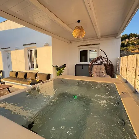 La Vie Est Belle 3 Luxury Bbq Jacuzzi&view Holiday home